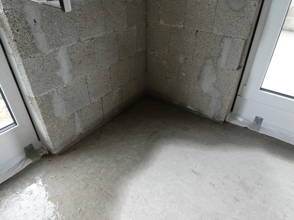 Wasser im Arbeitszimmer