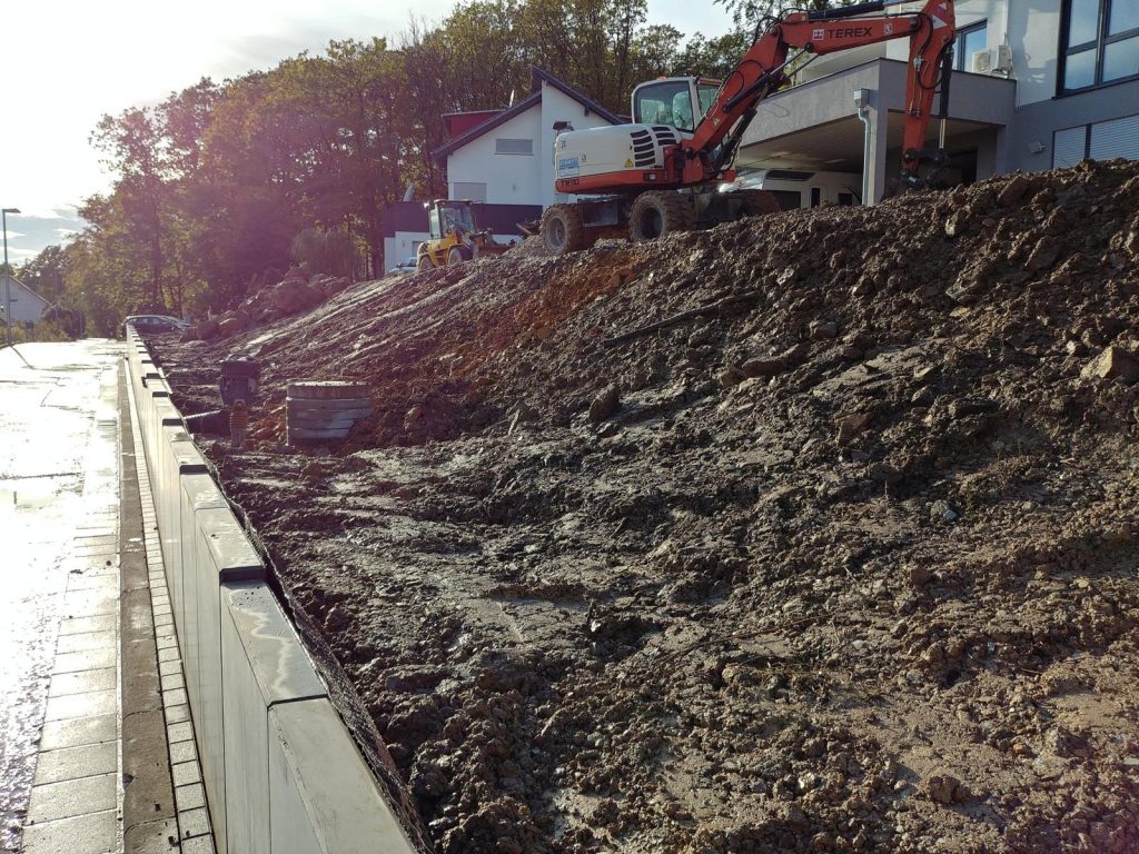 Verfüllung der L-Steine