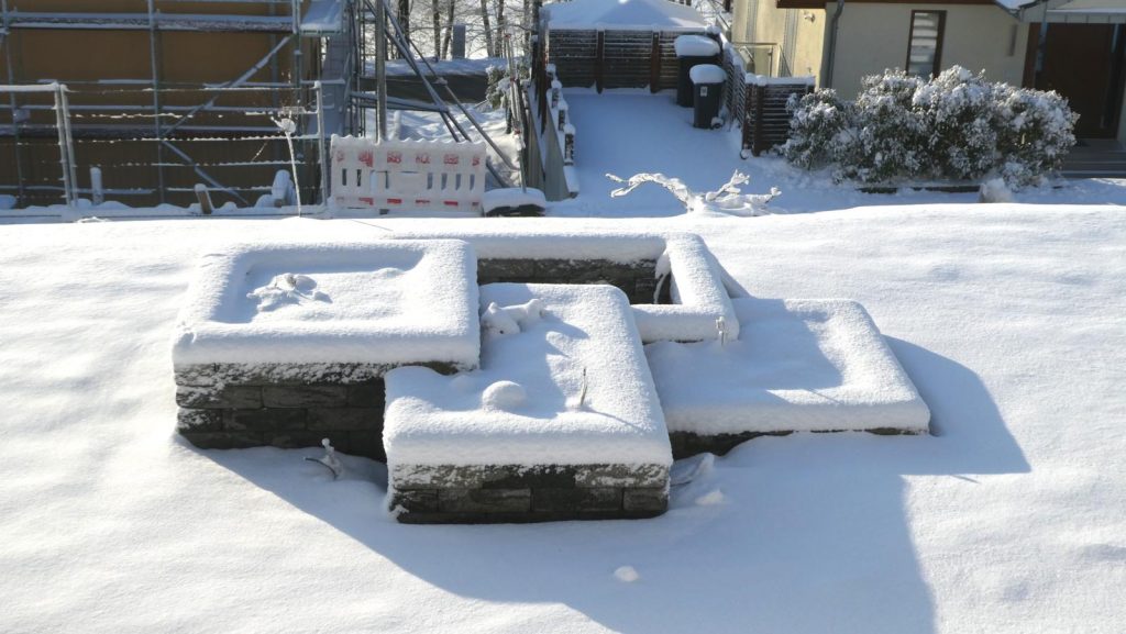 Die eingeschneiten Hochbeete